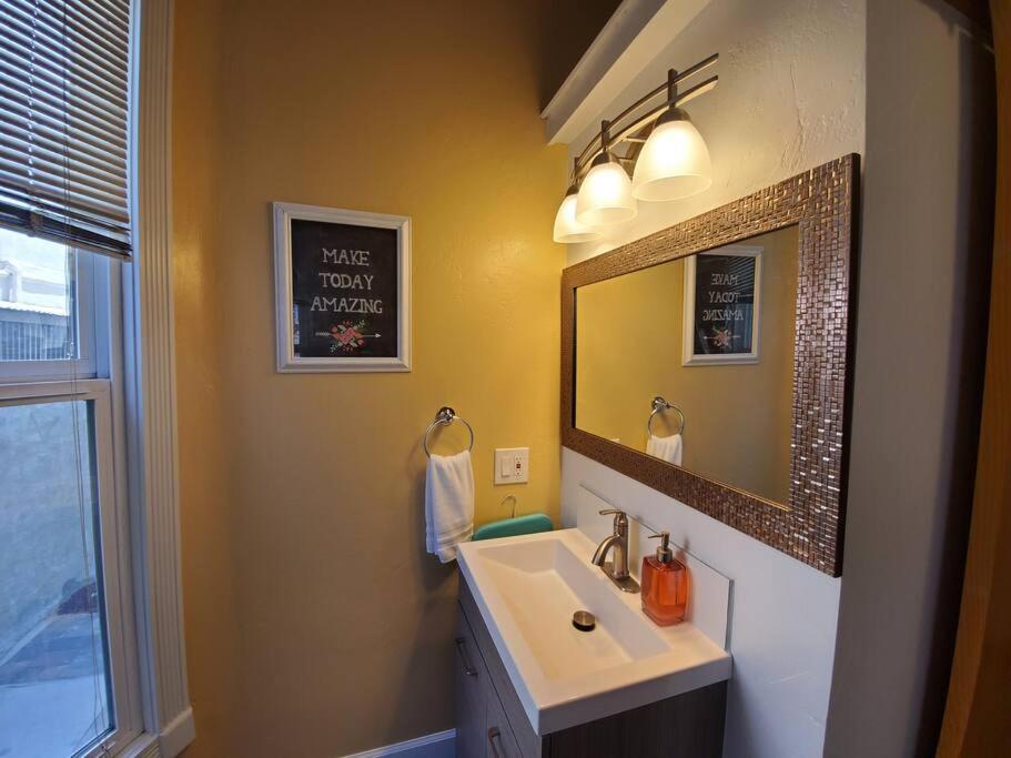 Centrally Located Studio And Cozy Place Perfect For Travelers And Couples! Located In San Diego Downtown! Perfect For Your Quick Getaway! Exterior photo