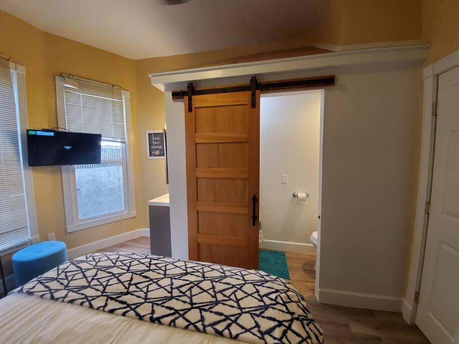 Centrally Located Studio And Cozy Place Perfect For Travelers And Couples! Located In San Diego Downtown! Perfect For Your Quick Getaway! Exterior photo